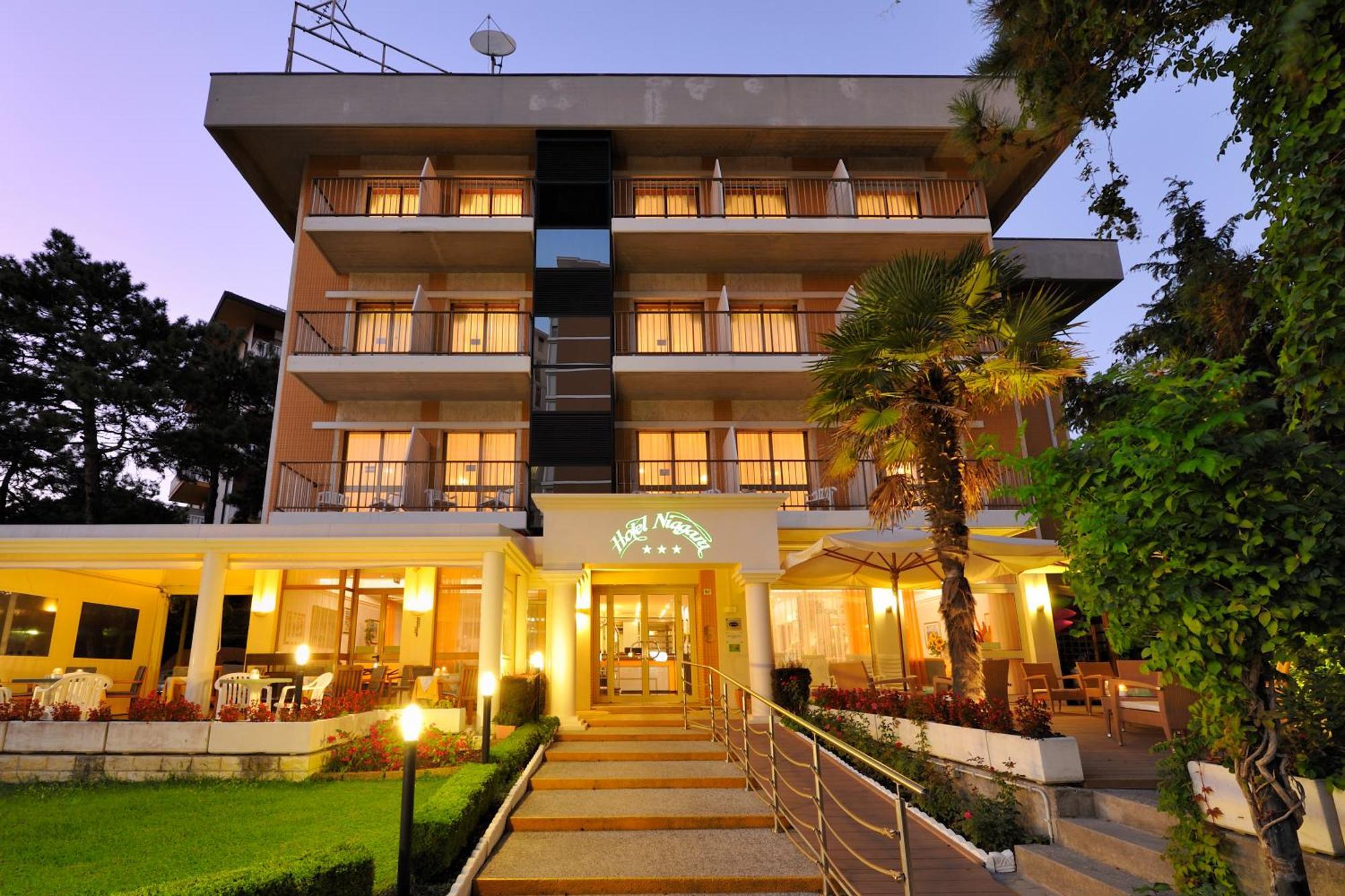 Hotel Niagara Lignano Sabbiadoro Exterior photo