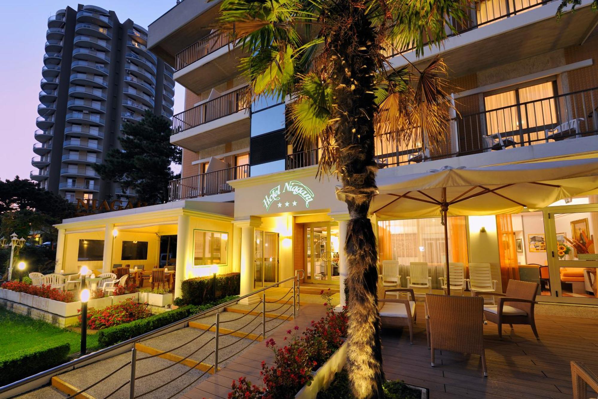 Hotel Niagara Lignano Sabbiadoro Exterior photo