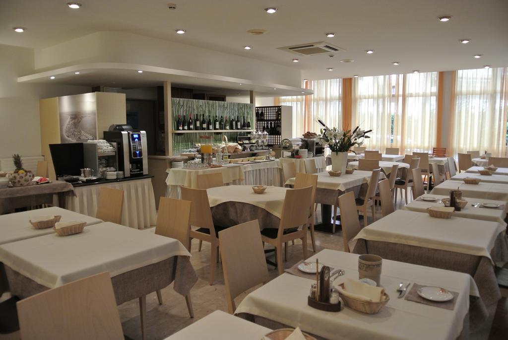 Hotel Niagara Lignano Sabbiadoro Exterior photo