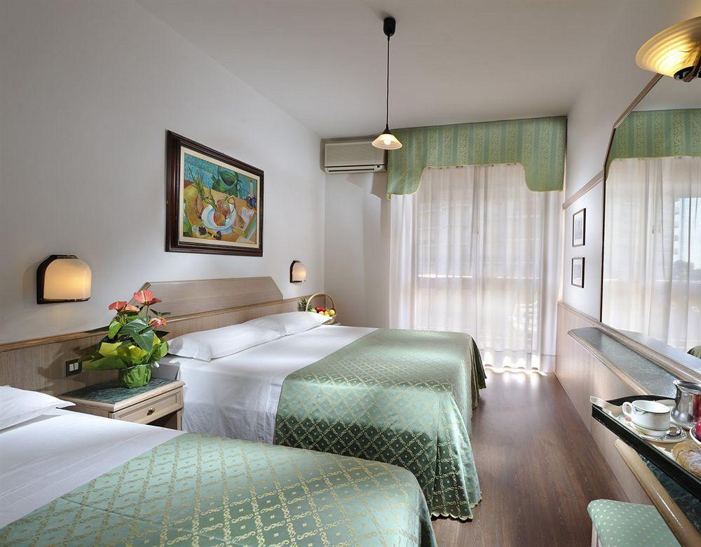 Hotel Niagara Lignano Sabbiadoro Exterior photo