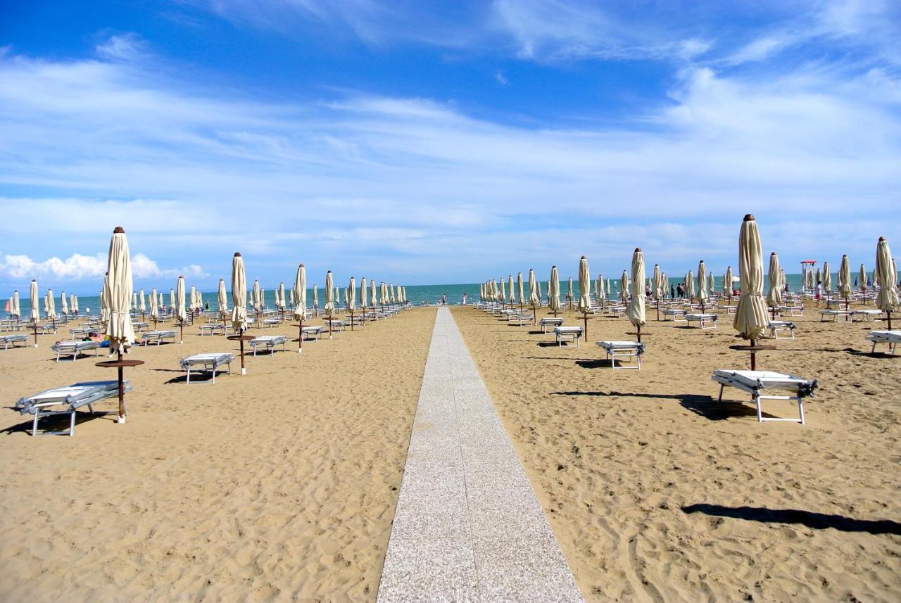 Hotel Niagara Lignano Sabbiadoro Exterior photo